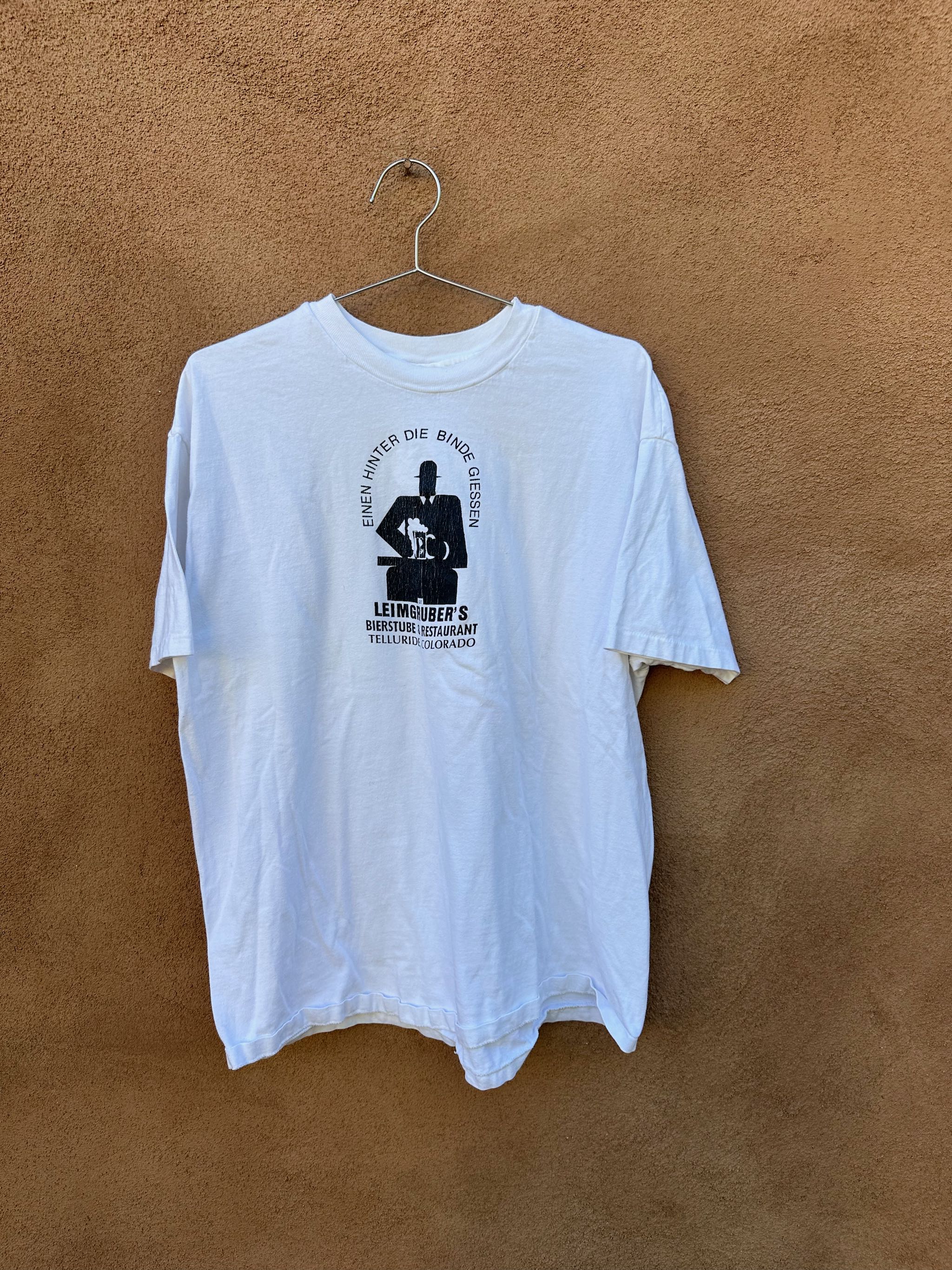 Vintage Einen Hinter Die Binde Giessen - Leimgruber's -T-shirt – DESERT
