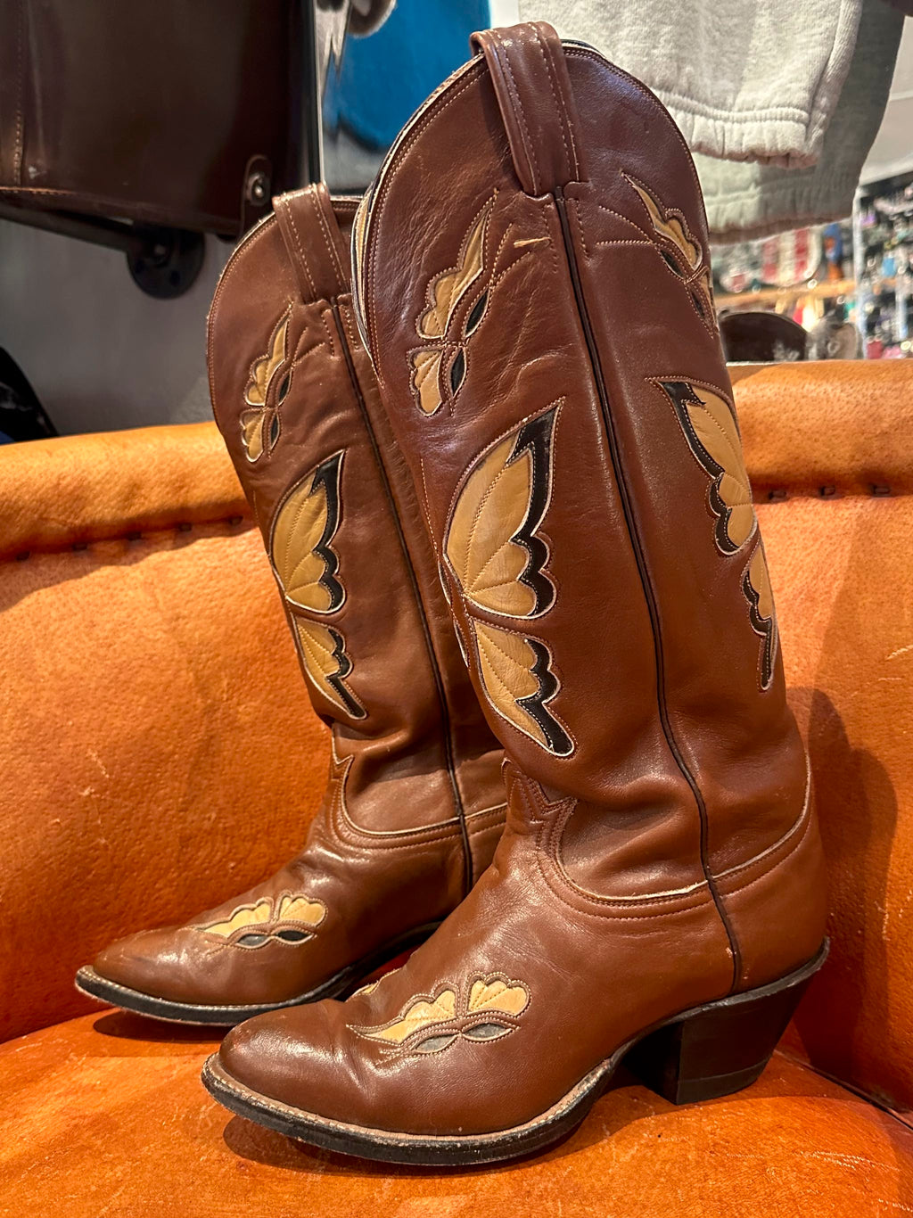 Vintage 1970's Tony Lama Butterfly Boots 7.5C – DESERT MOSS VINTAGE