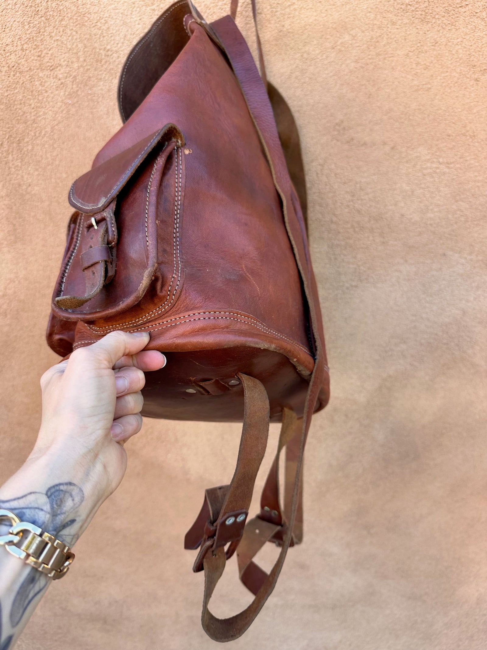 Vintage 1970's Leather Backpack with 3 Outside Pockets – DESERT MOSS VINTAGE Vintage 1970's Leather Backpack with 3 Outside Pockets – DESERT MOSS VINTAGE