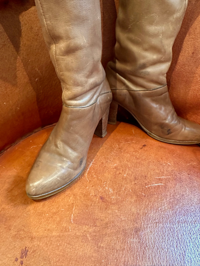 1970's Casual High Heeled Frye Boots - 7.5
