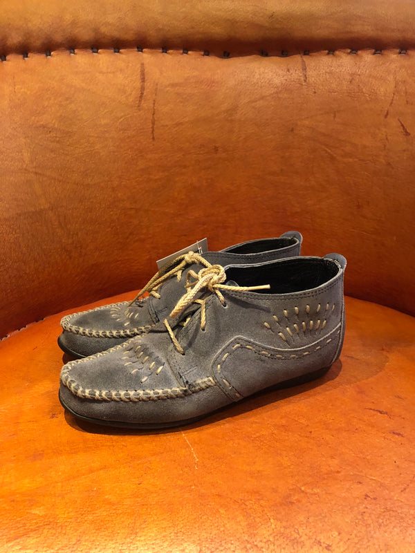 Minnetonka Blue Suede Lace-Up Shoes 6?