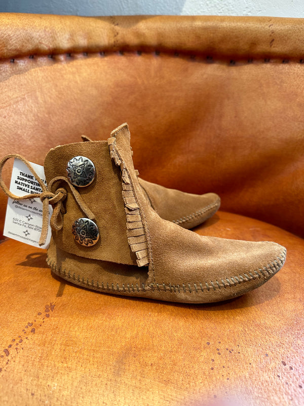 Minnetonka Two Button Soft Sole Boots 7