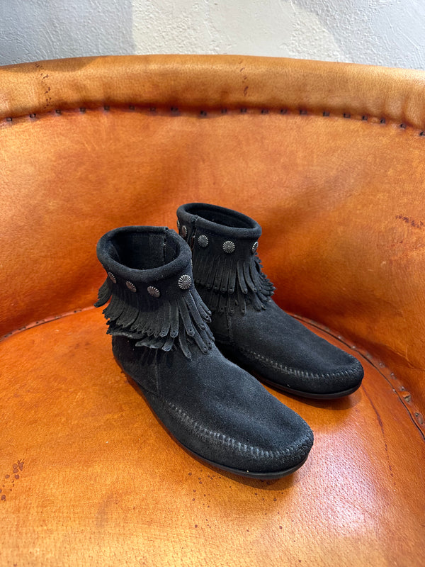 Minnetonka Black Zip Ankle Boots with Fringe 8.5